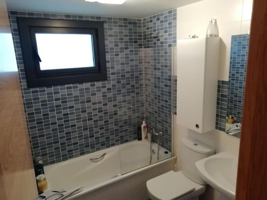 Habitacion En Piso Compartido Cerca De Playa De Samil Vigo Exterior photo